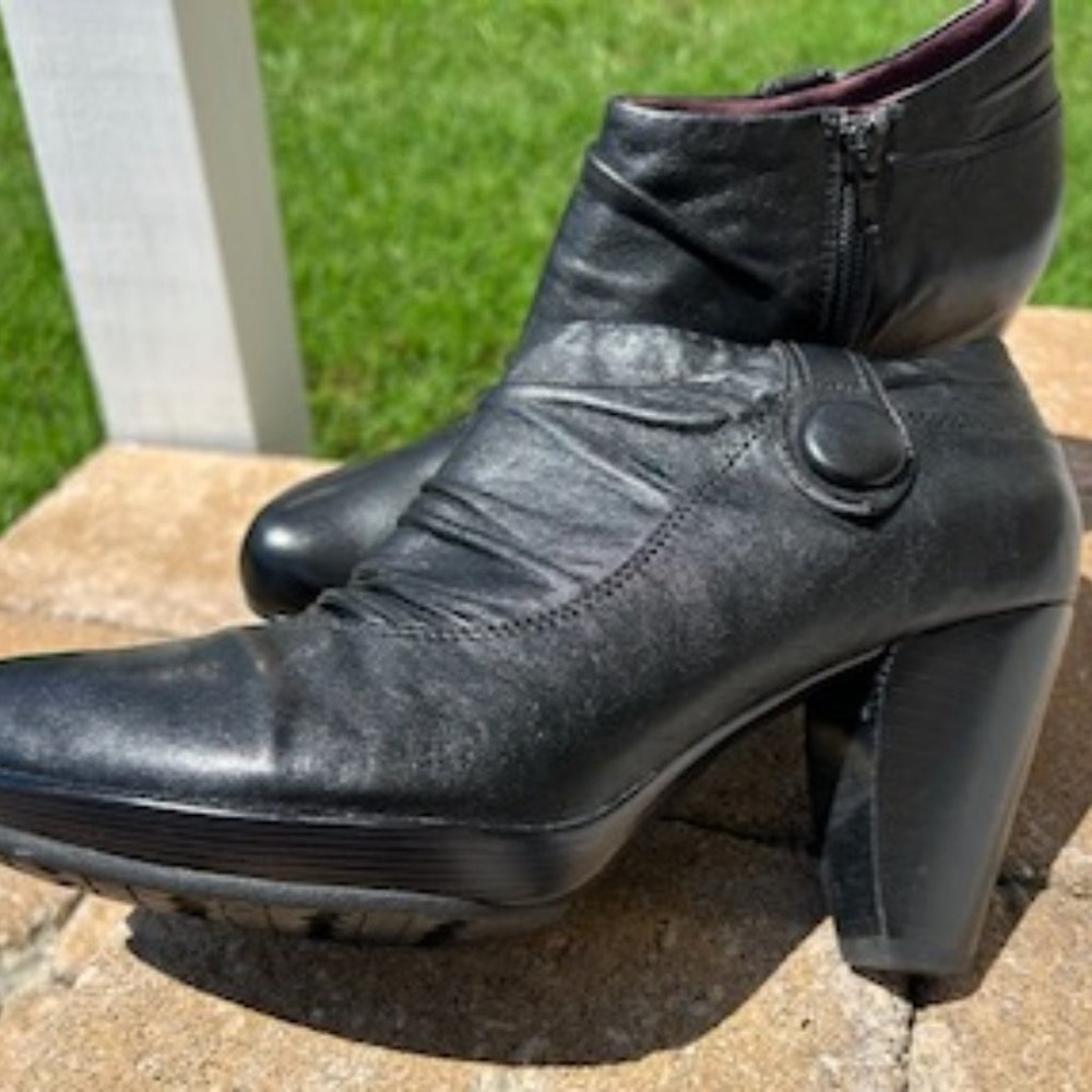 Clarks Indigo Black Leather Booties